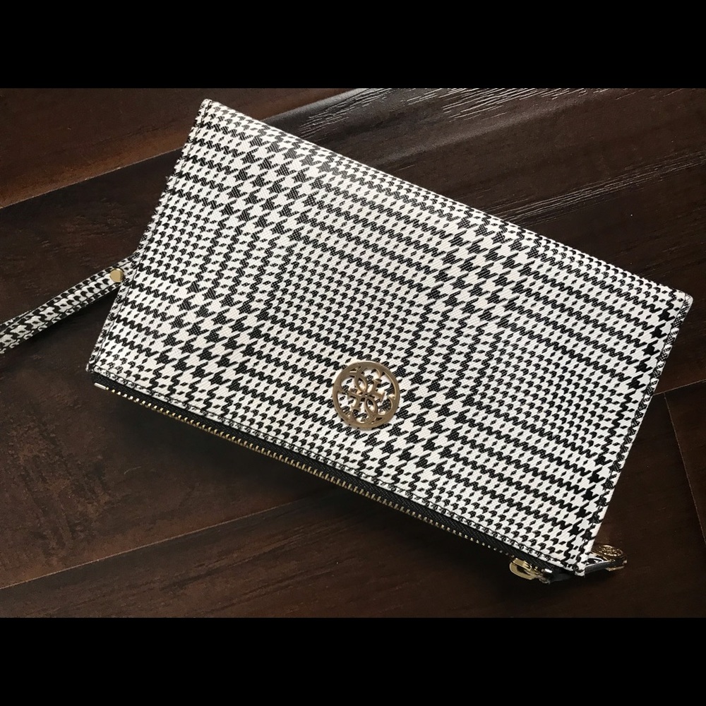 Guess wristlet